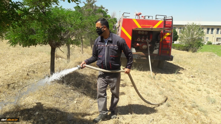 اصلاح و آبیاری فضای سبز مرکز آموزش عالی شهید رجایی فرخشهر 2