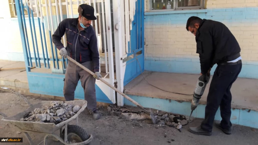 
بازدید مهندس ناظر شرکت مخابرات استان مهندس بهرامی از مرکز شهید رجایی فرخشهر برای تعیین مسیر حفاری فیبر نوری 2